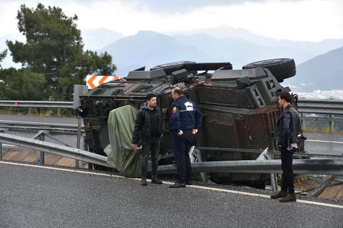 Marmaris\'te Zırhlı Araç Kaza Yaptı, 3 Özel Harekat Polisi Yaralandı