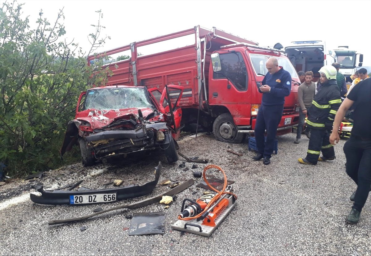 Muğla\'da Otomobil ile Kamyonet Çarpıştı: 1 Ölü, 1 Yaralı
