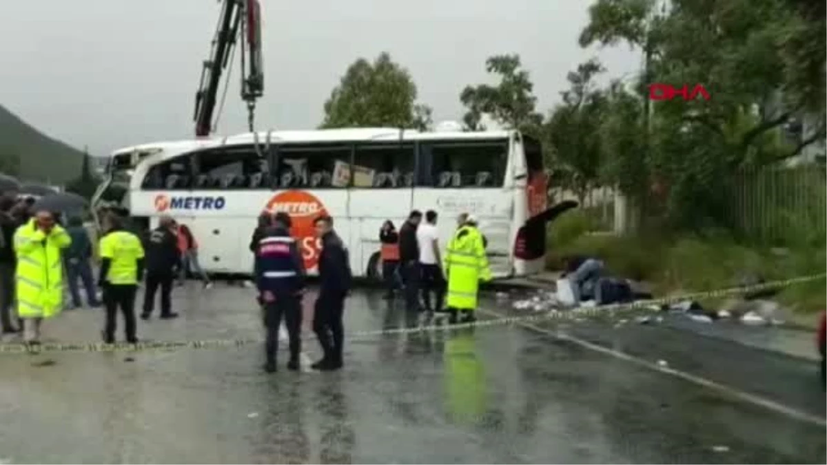 Muğla Milas\'ta Yolcu Otobüsü Devrildi 2 Ölü, 29 Yaralı