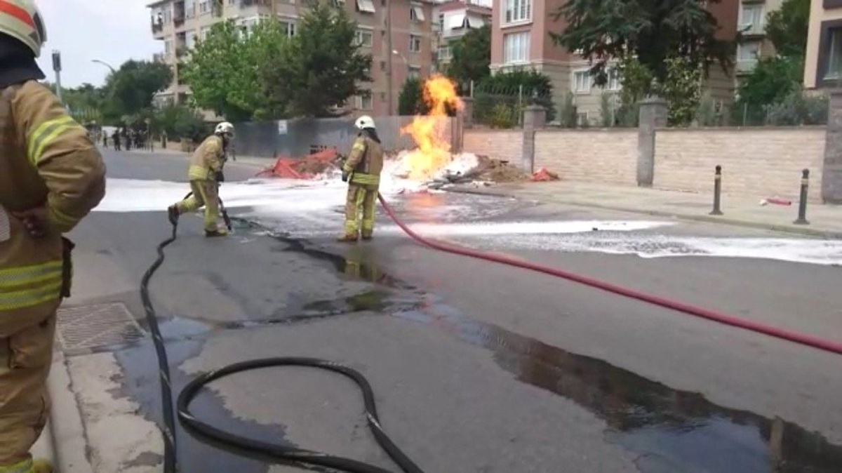Pendik\'te Doğalgaz Borusu Kazı Esnasında Patladı: 1 Yaralı