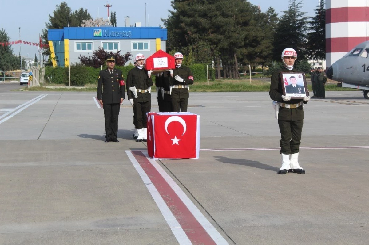 Şehit Yüzbaşının Naaşı Askeri Törenle Ankara\'ya Uğurlandı