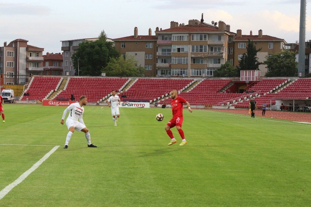 Spor Toto 1. Lig: Balıkesirspor Baltok: 0 - Gazişehir Gaziantep: 1 (İlk Yarı Sonucu)