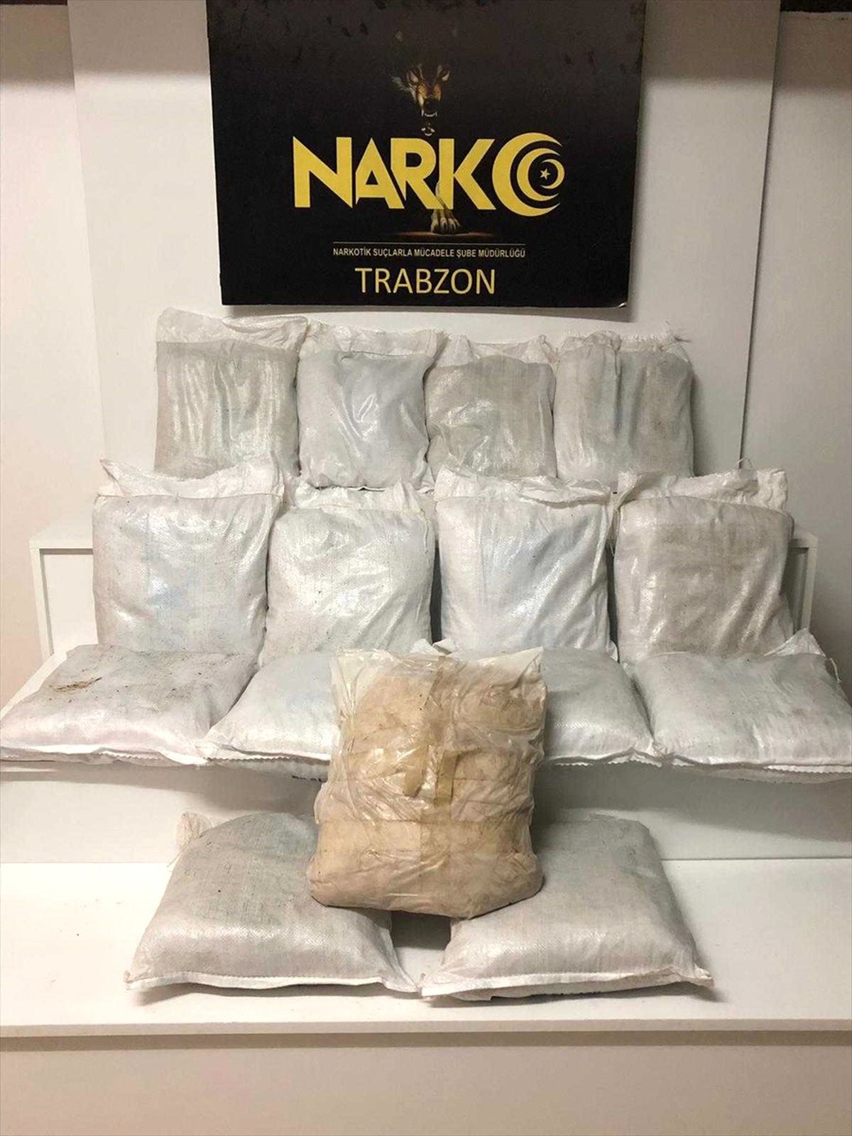 Trabzon\'da Tuz Çuvallarında Uyuşturucu Sevkiyatı