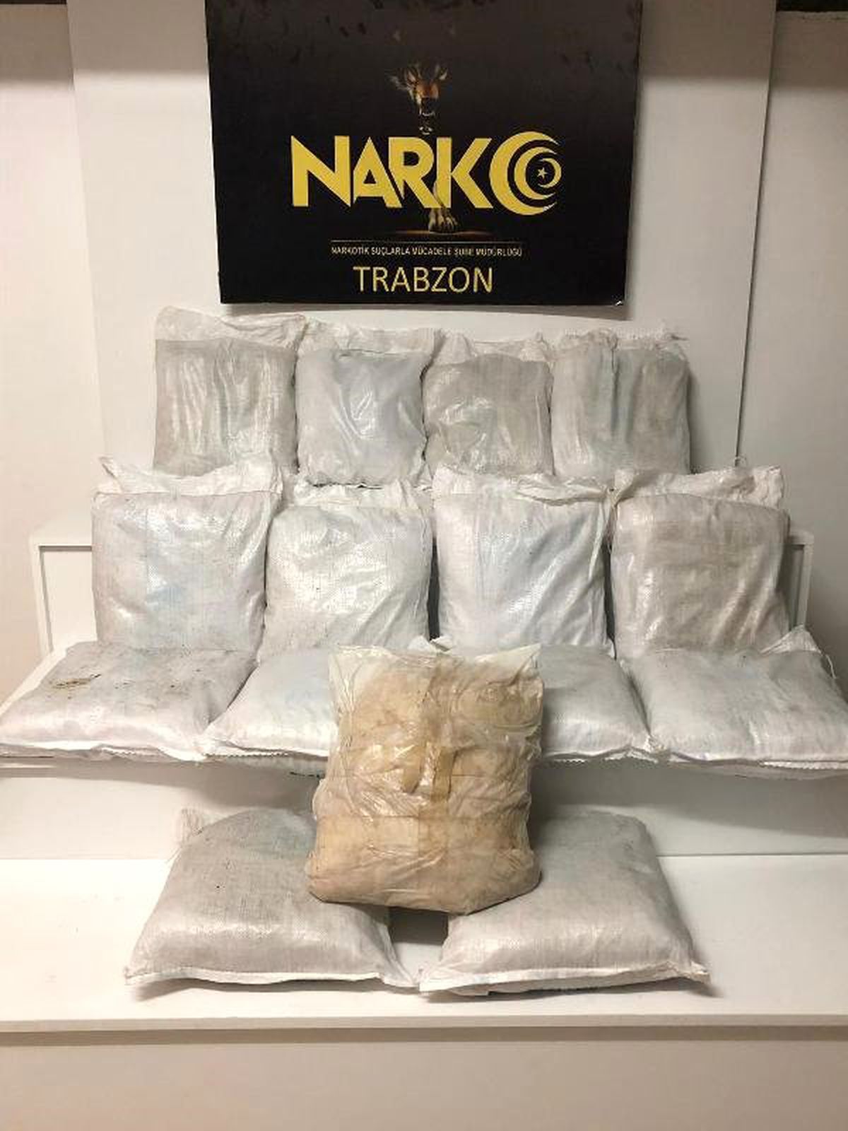 Tuz Çuvalları İçerisinde Rekor Uyuşturucu Ele Geçirildi
