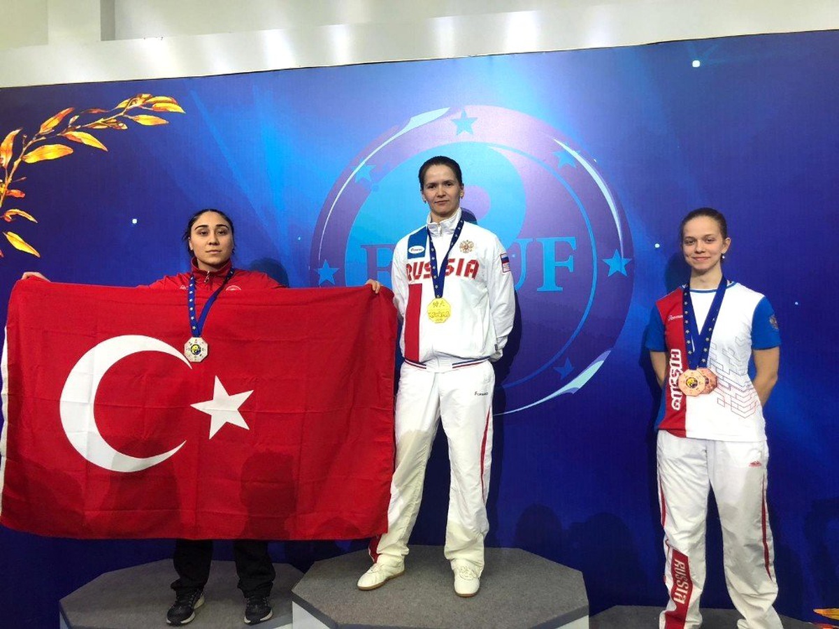 Yalovalı Sporcular Rusya\'dan Madalyalarla Döndü