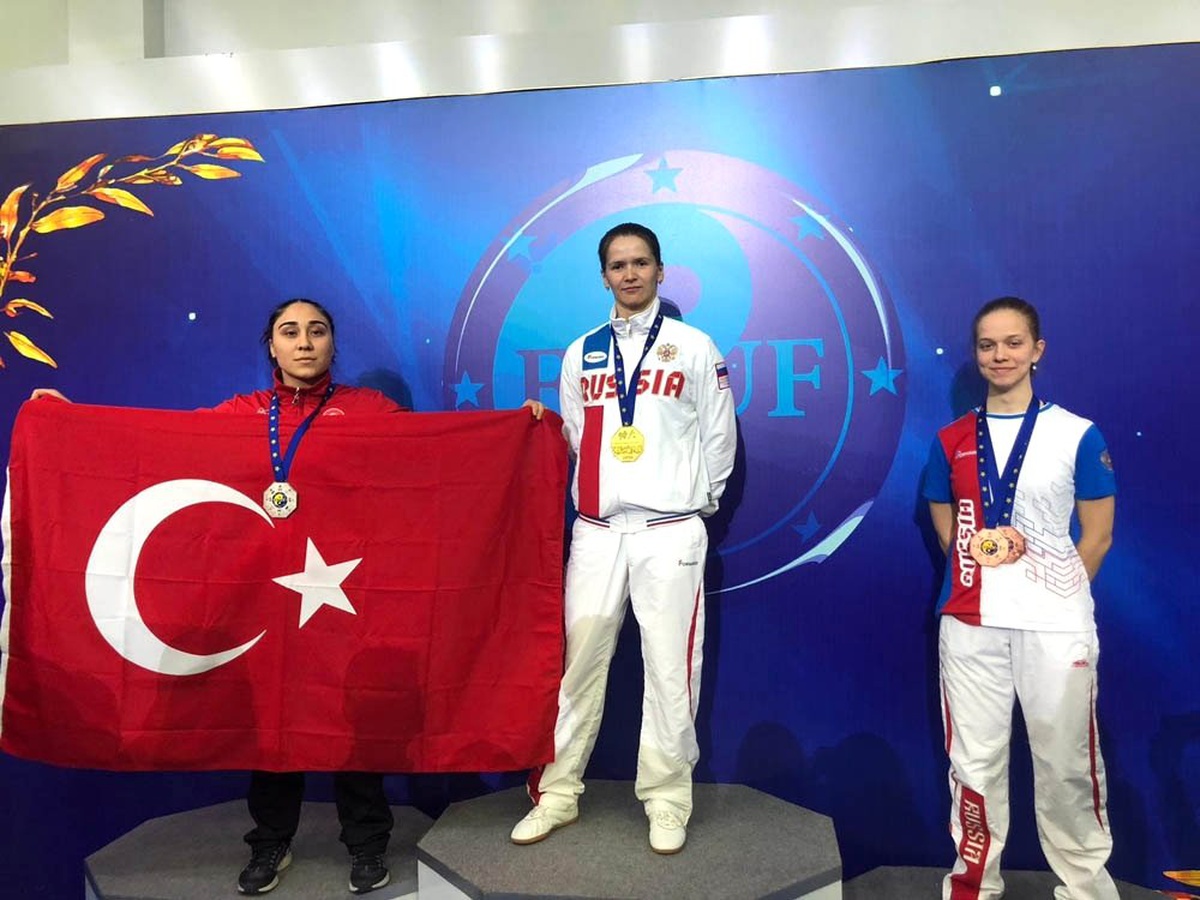 Yalovalı Sporcular Rusya\'dan Madalyalarla Döndü