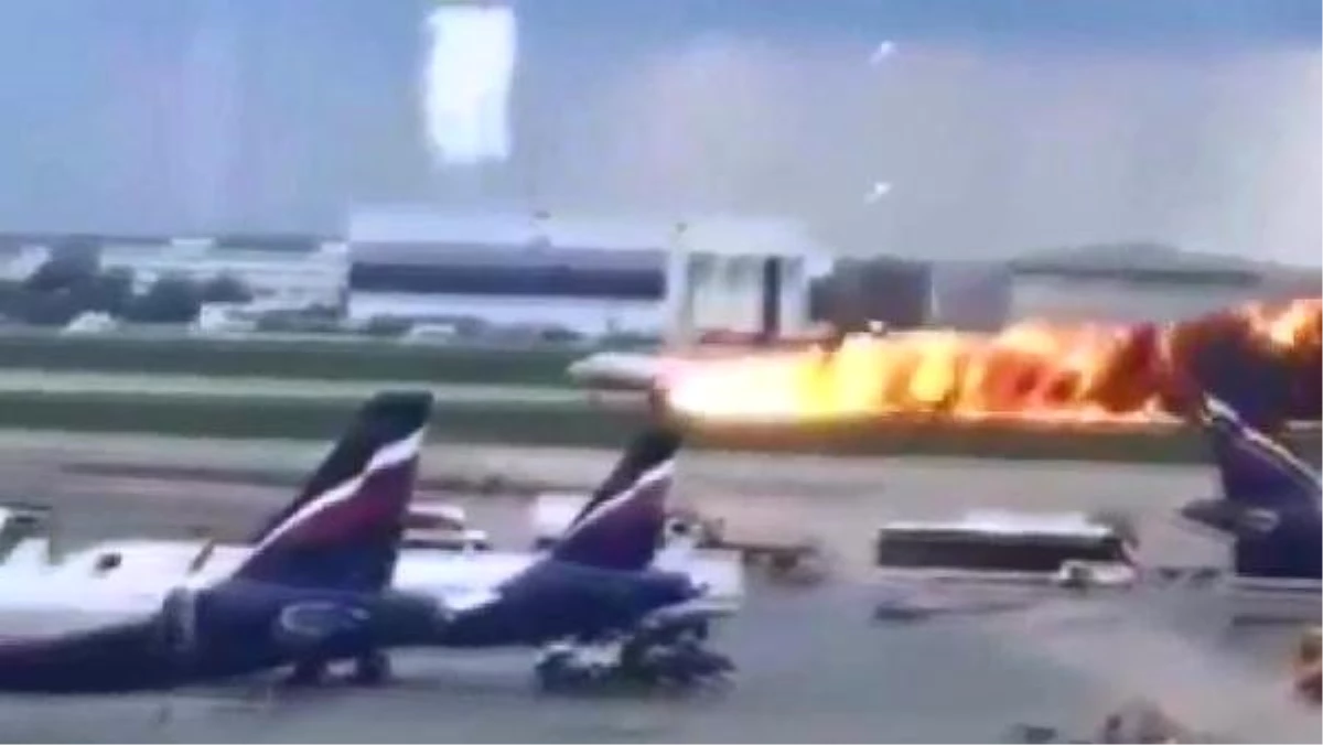 Yolcu Uçağı, Havadayken Çıkan Yangın Sonrası Acil İniş Yaptı