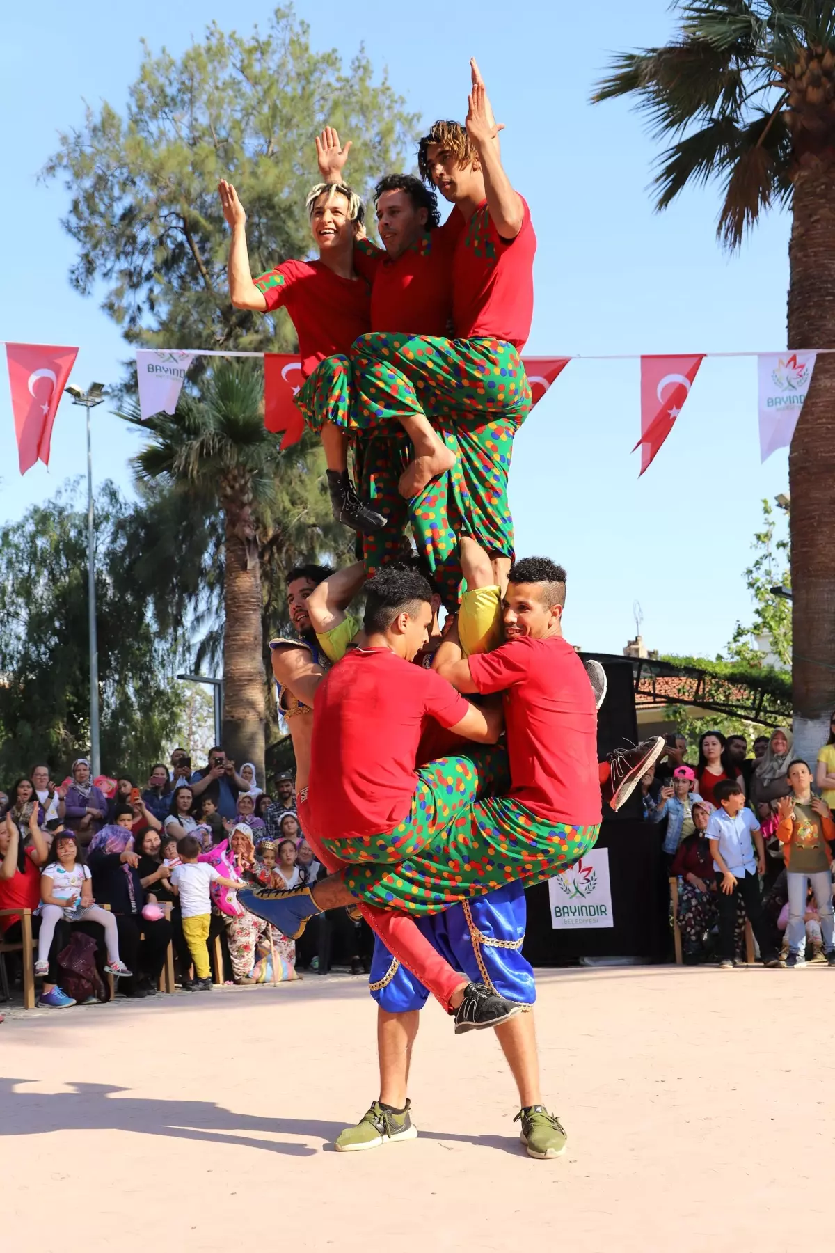 22. Uluslararası Bayındır Çiçek Festivali Yıldızlar Geçidine Sahne Oldu