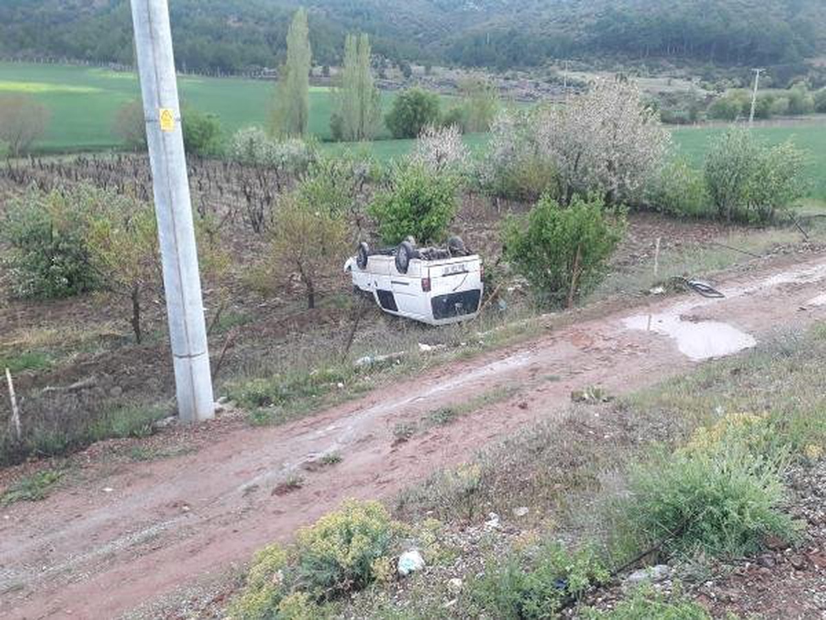 7 Kişinin Yaralandığı Kazada İtfaiye Eri Çocuğu Havlu ile Isıtmaya Çalıştı
