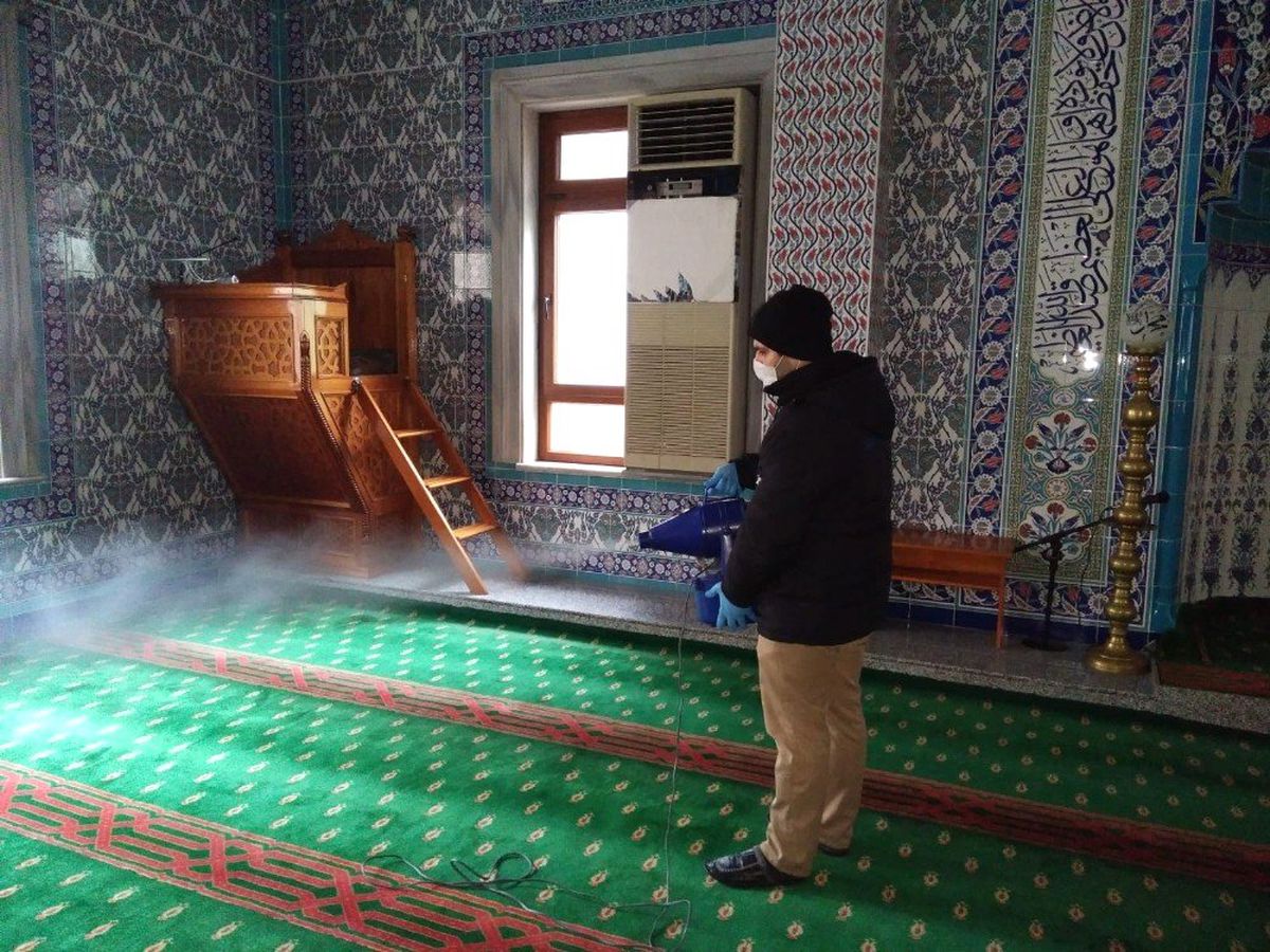 Bayrampaşa\'da Camiler Dezenfekte Edildi