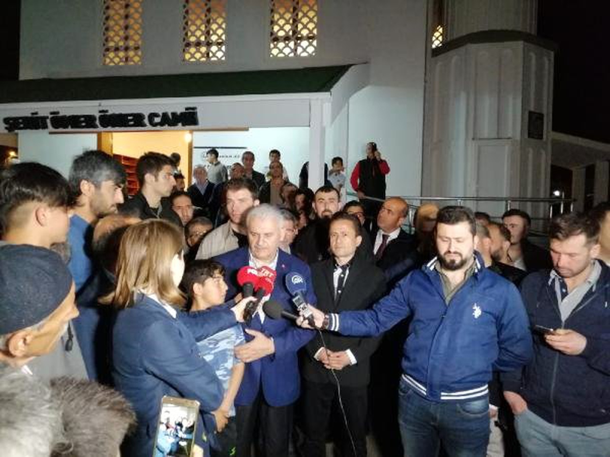 Binali Yıldırım, Teravih Namazı Sonrası Açıklama Yaptı