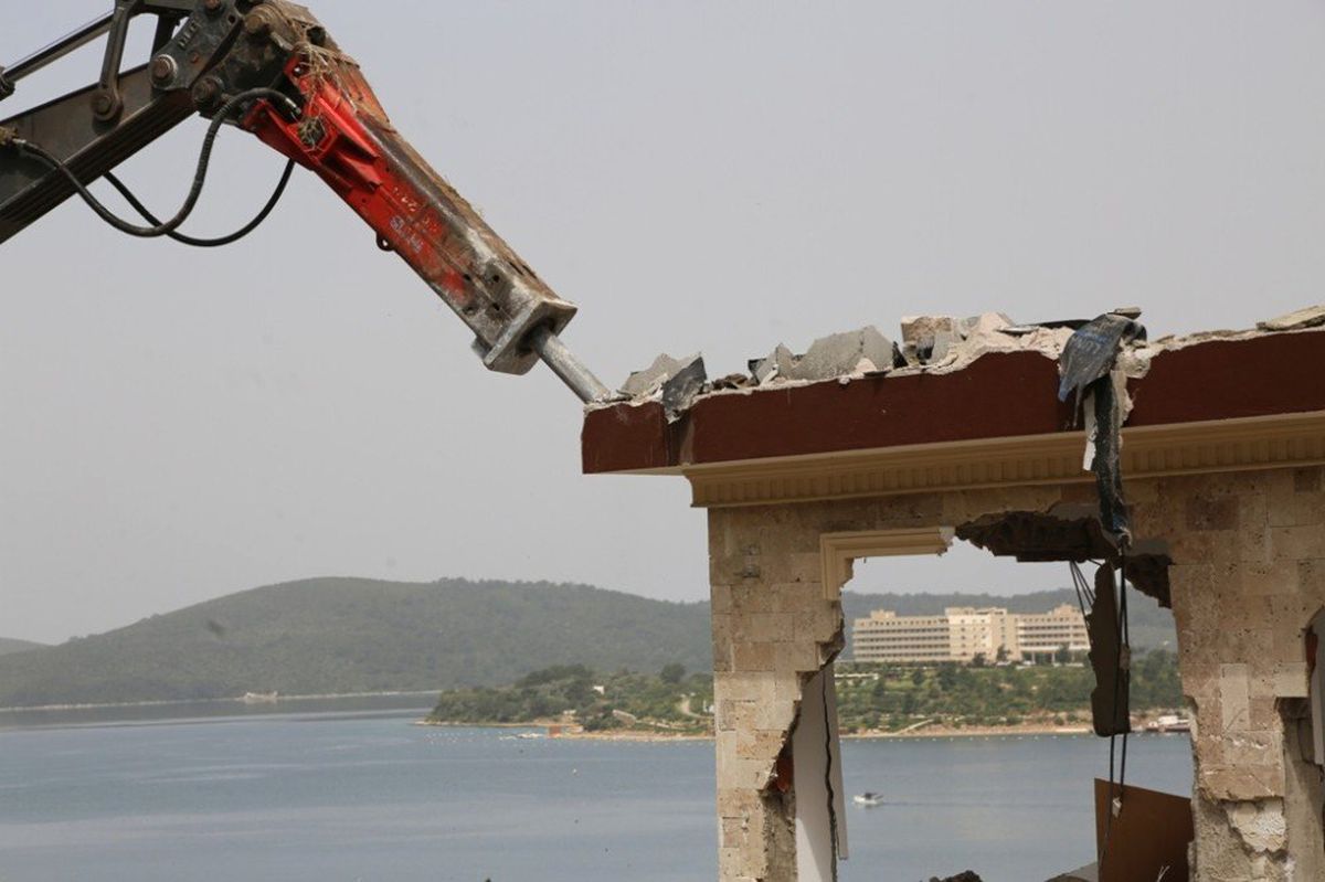 Bodrum\'da Yıkımlar Başladı, Milyon Dolarlık Villalar Yerle Bir Edildi