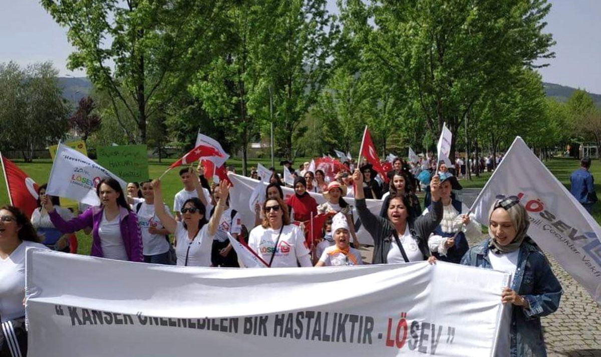 Bursa\'da Lösev\'den Sağlıklı Yaşam Yürüyüşü