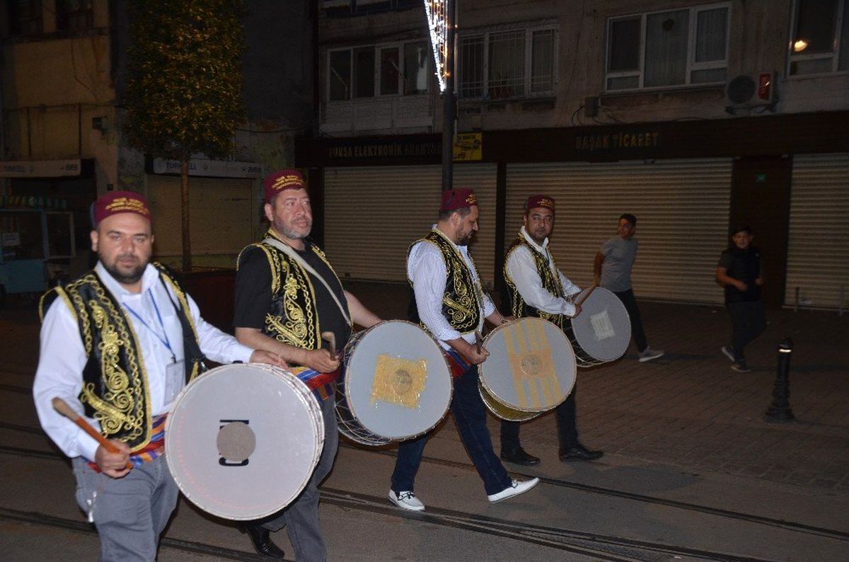 Bursa\'da Ramazan Davulcuları İlk Mesaisine Başladı