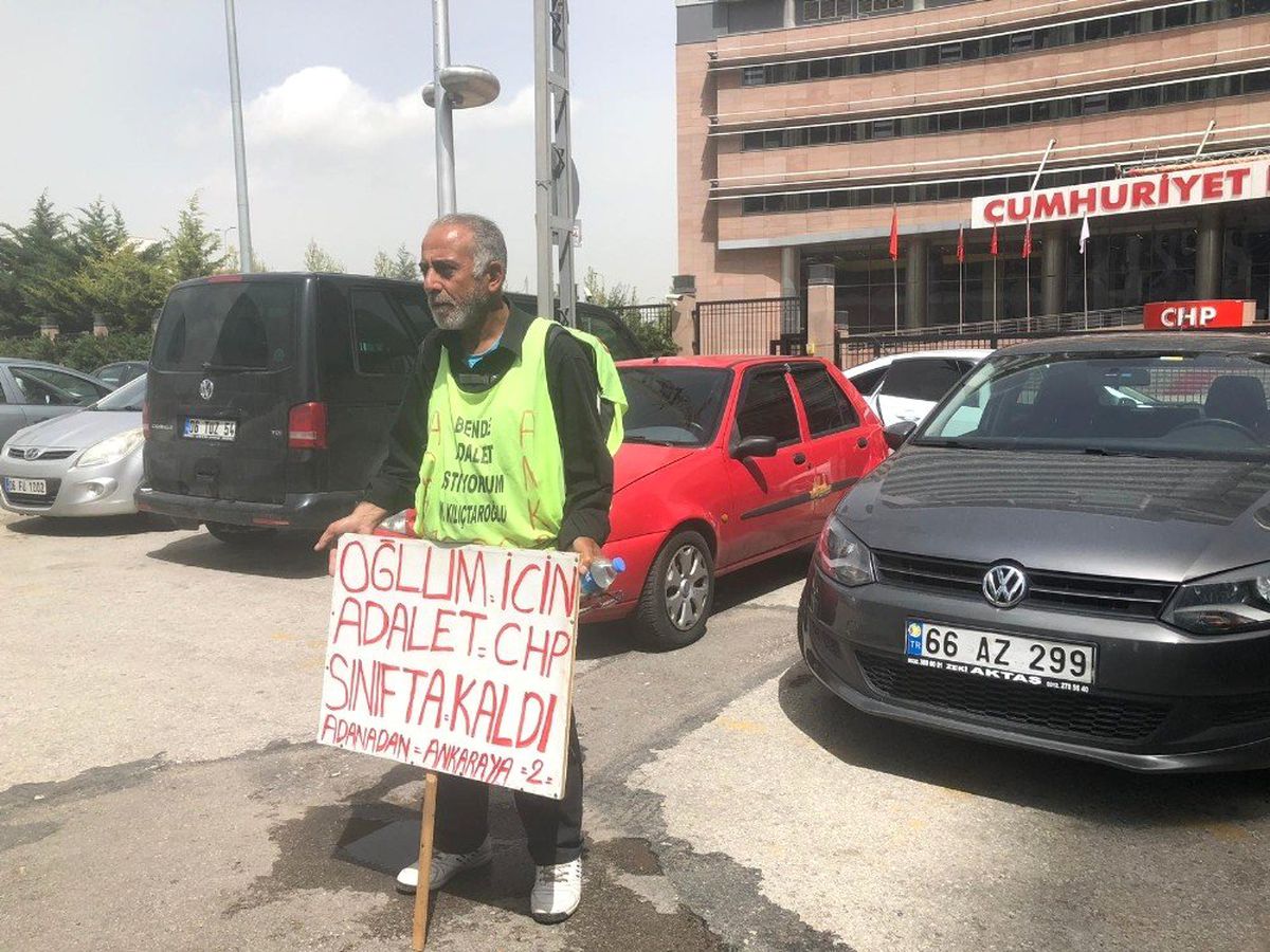 CHP Önünde Pankartlı Protesto
