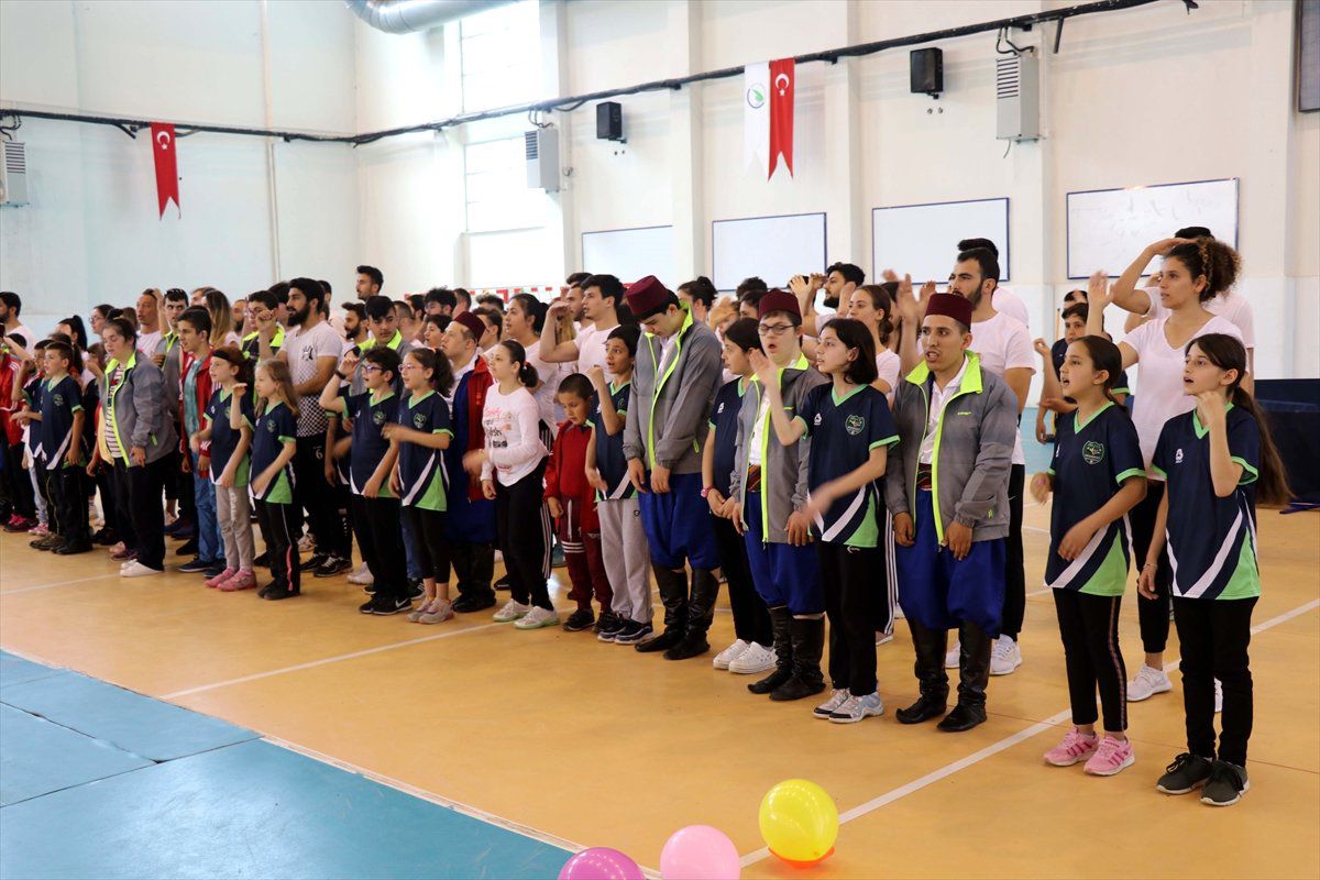 Engelleri Sporla Aştılar
