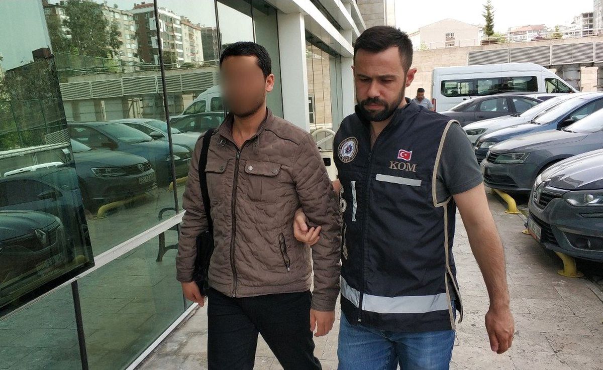 Fetö\'den Aranan Şahıs Örgüt Evinde Sahte Kimlikle Yakalandı