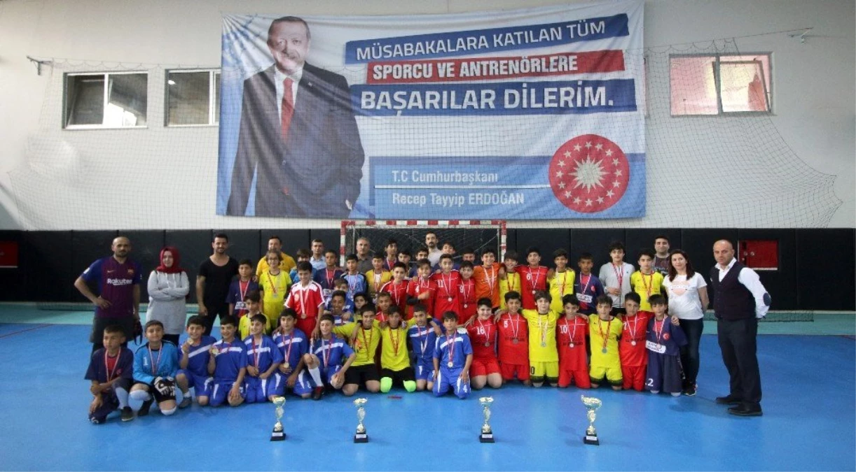 Futsalda Anadolu Ortaokulu Şampiyon Oldu