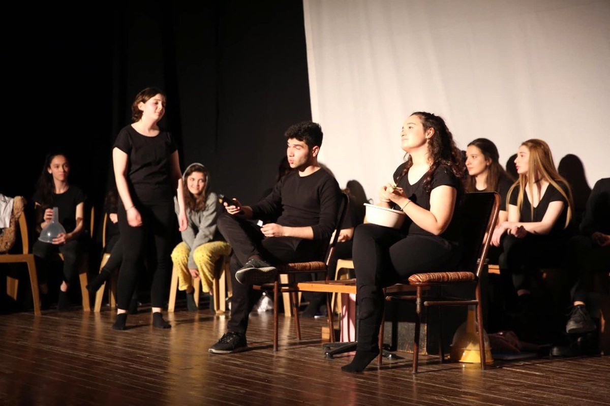 Genç Tiyatrocular Performansları ile Büyüledi
