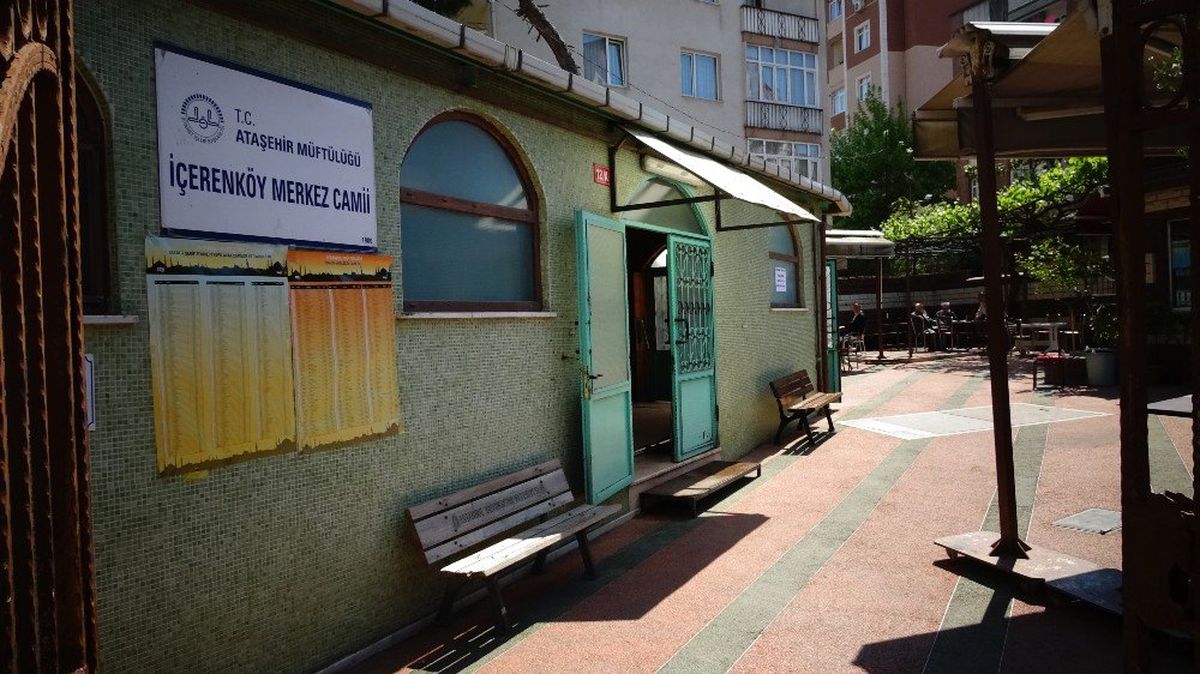 Hapis Cezasını Cami Temizleyerek Geçiriyor