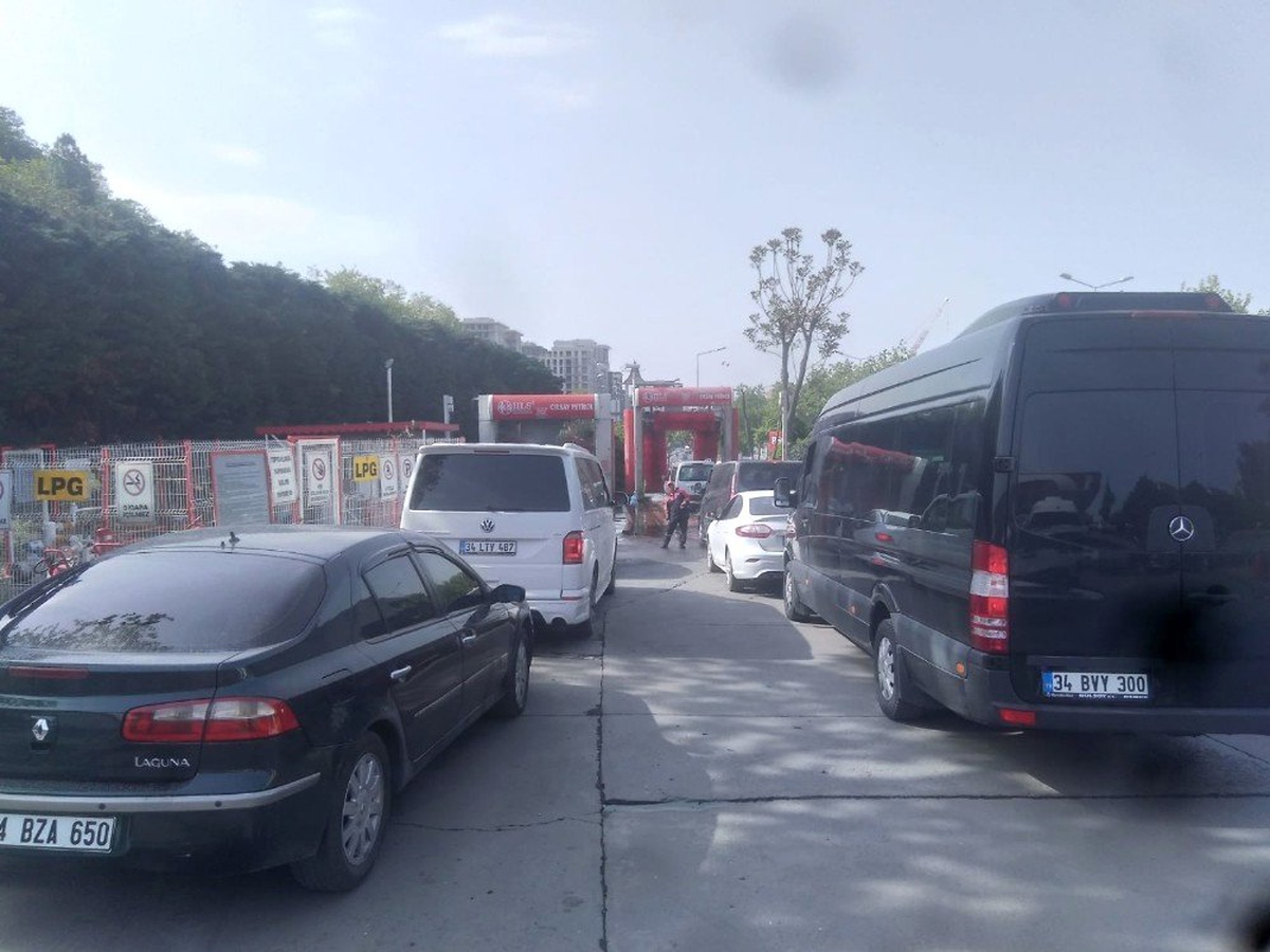 İstanbul\'a Çamur Yağdı, Oto Yıkamacılarda Kuyruk Oluştu