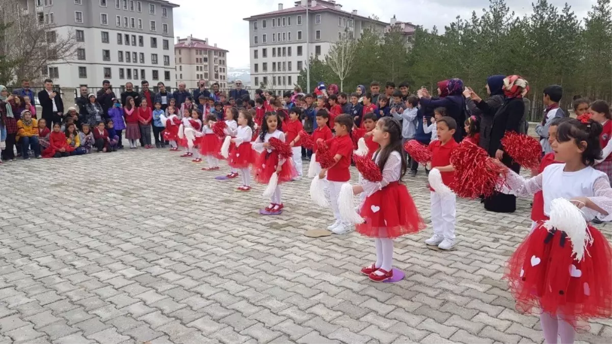 Koçak İlköğretim Okulu İlk Mezunlarını Verdi