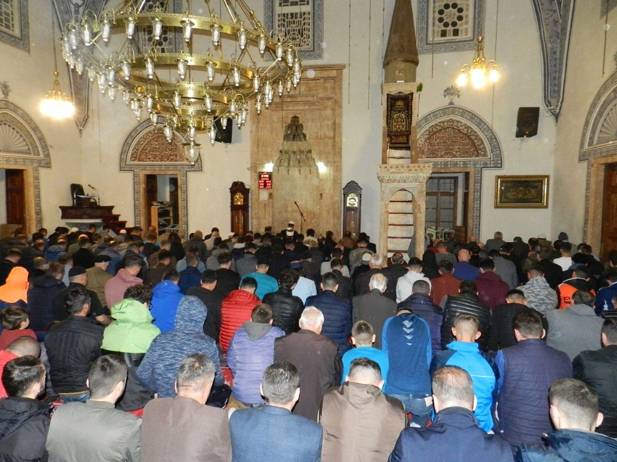 Kosova\'da İlk Teravih Namazı Kılındı