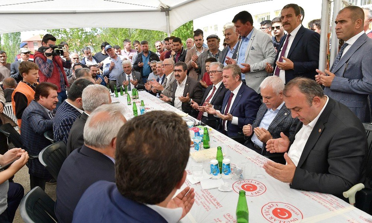 Mansur Yavaş Sincan\'da Mahalle Ziyaretlerinde Bulundu