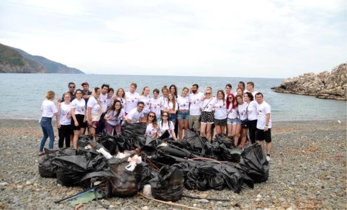 Marmaris\'te 7 Ülkeden Gelen Öğrenciler Çevre Temizliği Yaptı