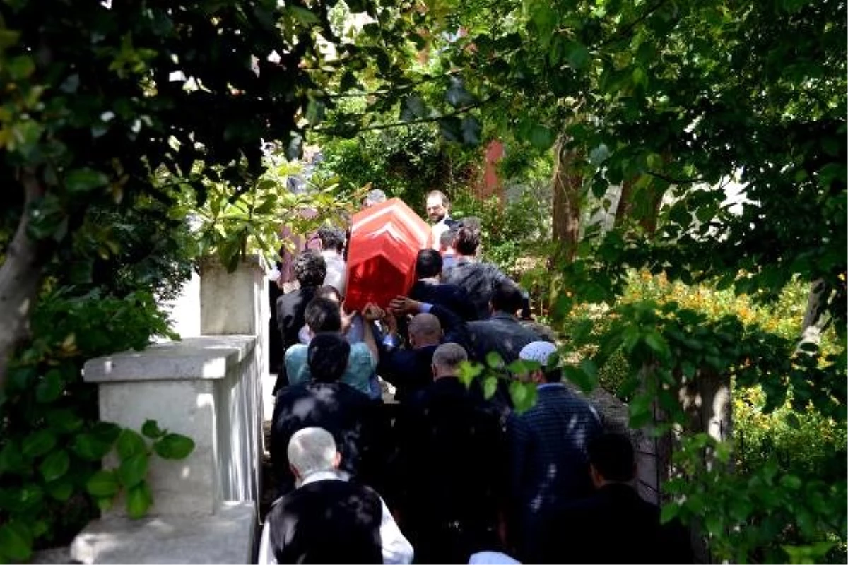 Mısıroğlu\'nun Cenazesi Helallik İçin Evine Getirildi, Türk Bayrağı ile Sarıldı