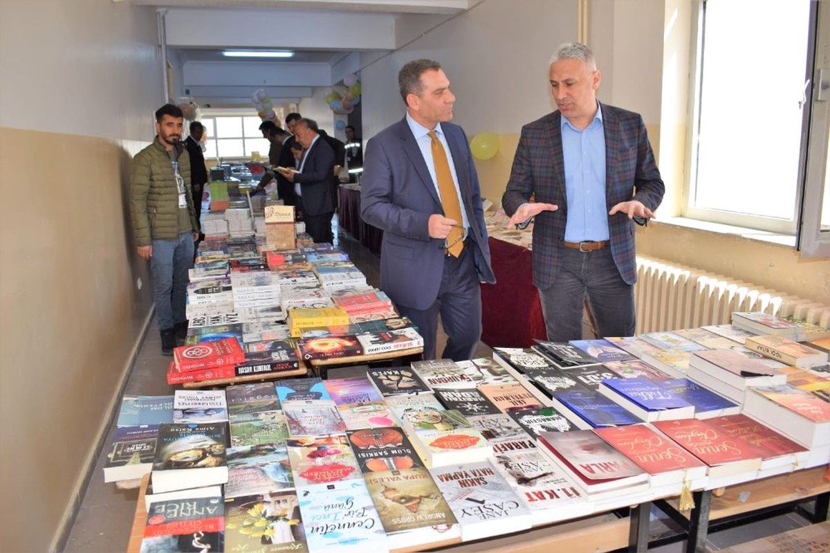 Mutki\'de Kitap Fuarı