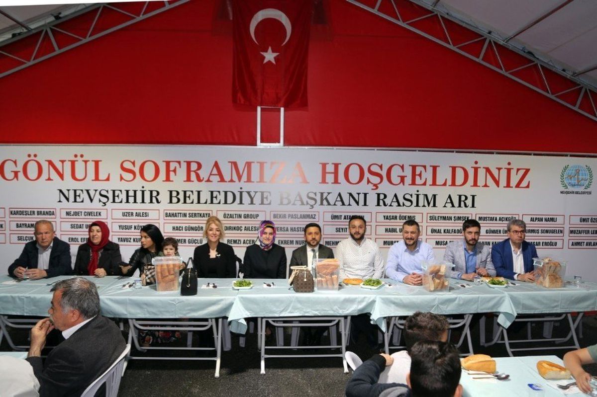Nevşehir\'de Dev Çadırda İlk İftar Heyecanı Yaşandı
