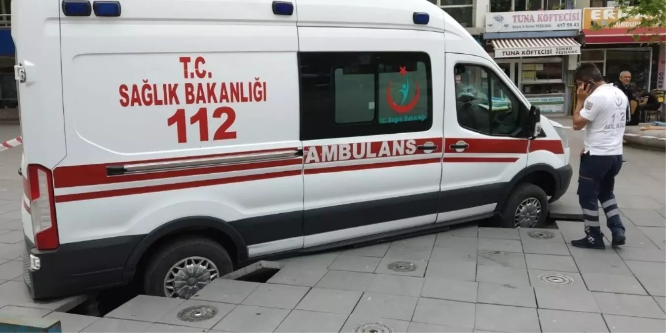 Olaya Giden Ambulans Zemine Saplandı