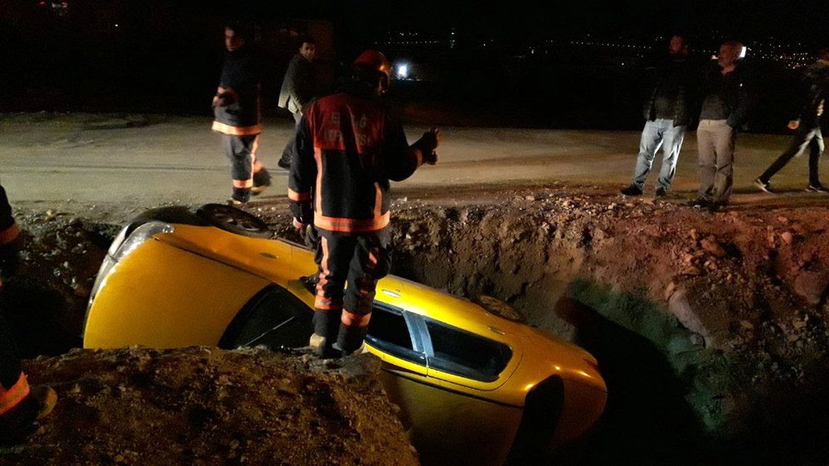 Otomobil Dereye Uçtu 3 Yaralı