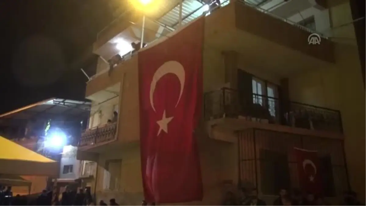 PKK\'ya Yönelik Operasyon - Şehit Askerin Babaevine Türk Bayrağı Asıldı