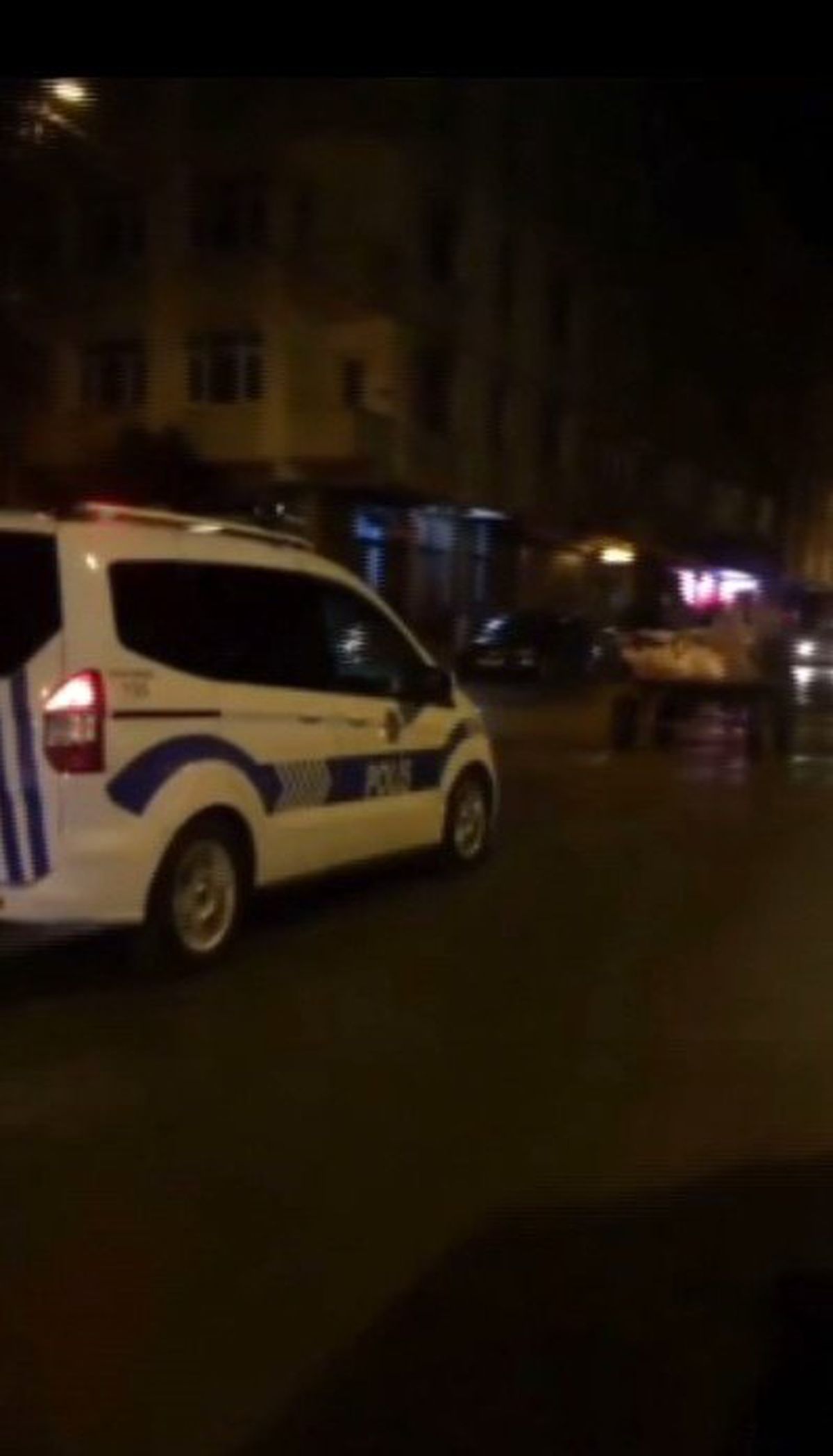 Polis Ekipleri At Arabasını Kovaladı, Bekçiler Havaya Ateş Açtı