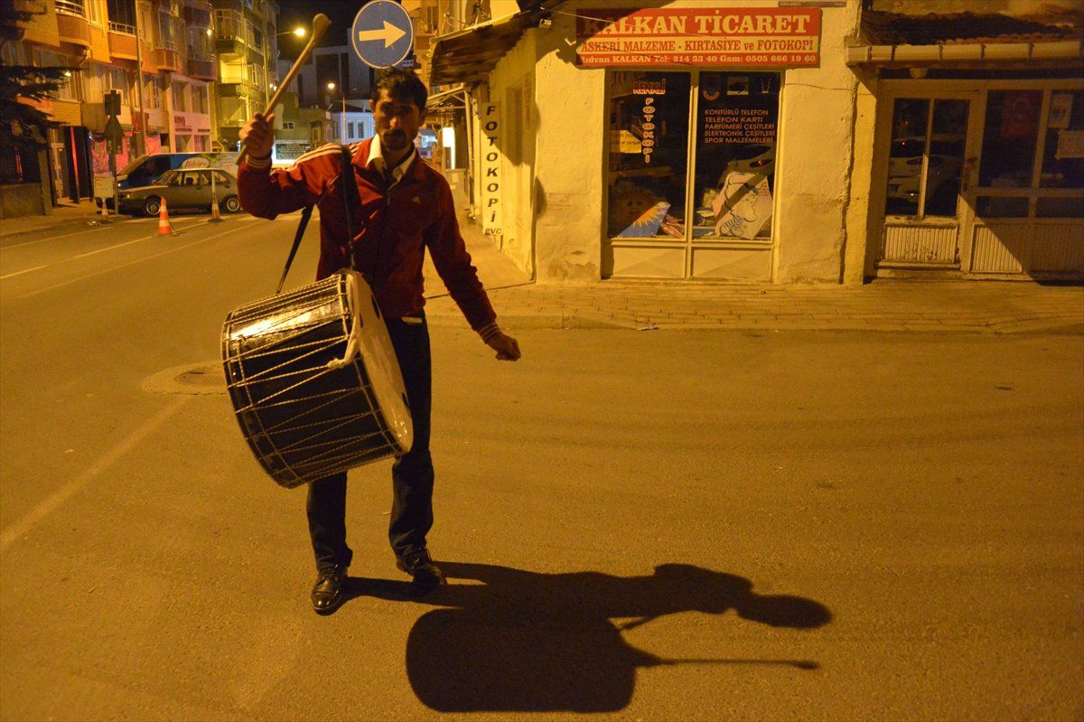 Ramazan Davulcularının Sahur Mesaisi