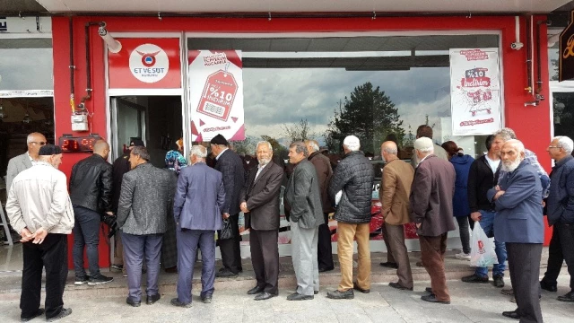 Erzincan’da Ucuz Et Almak İsteyenler, Et ve Süt Kurumu Mağazasının