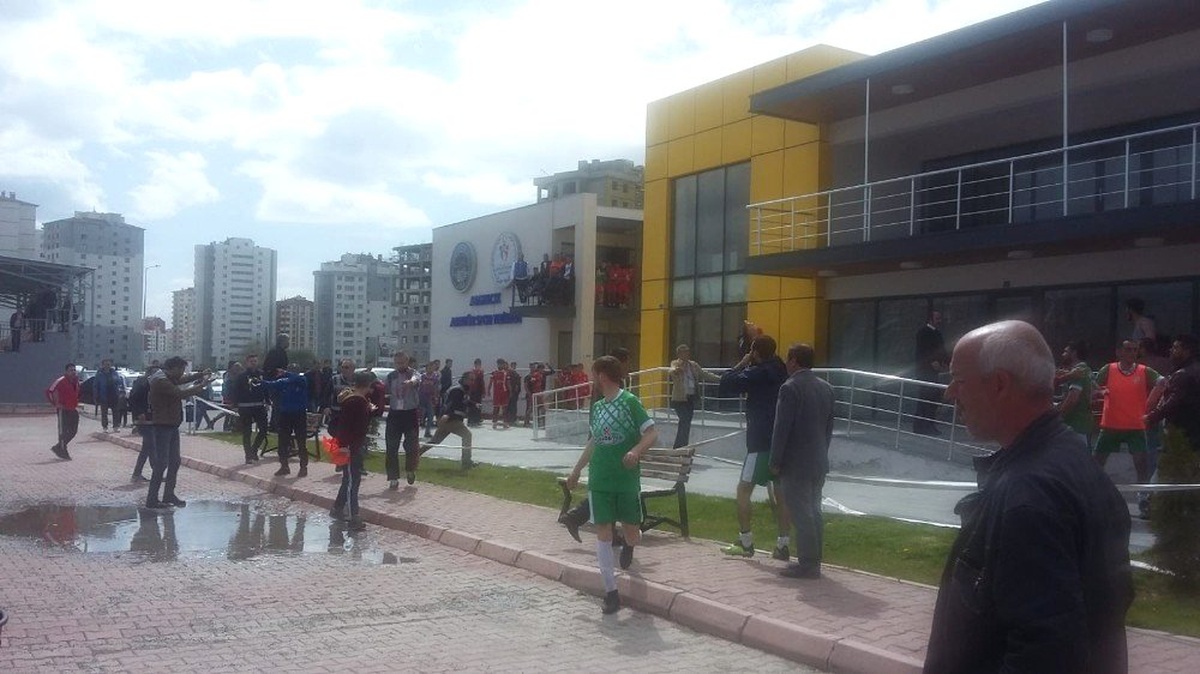Şampiyonluk Mücadelesi Veren İki Takımın Maçının Bitiminde Kavga Çıktı