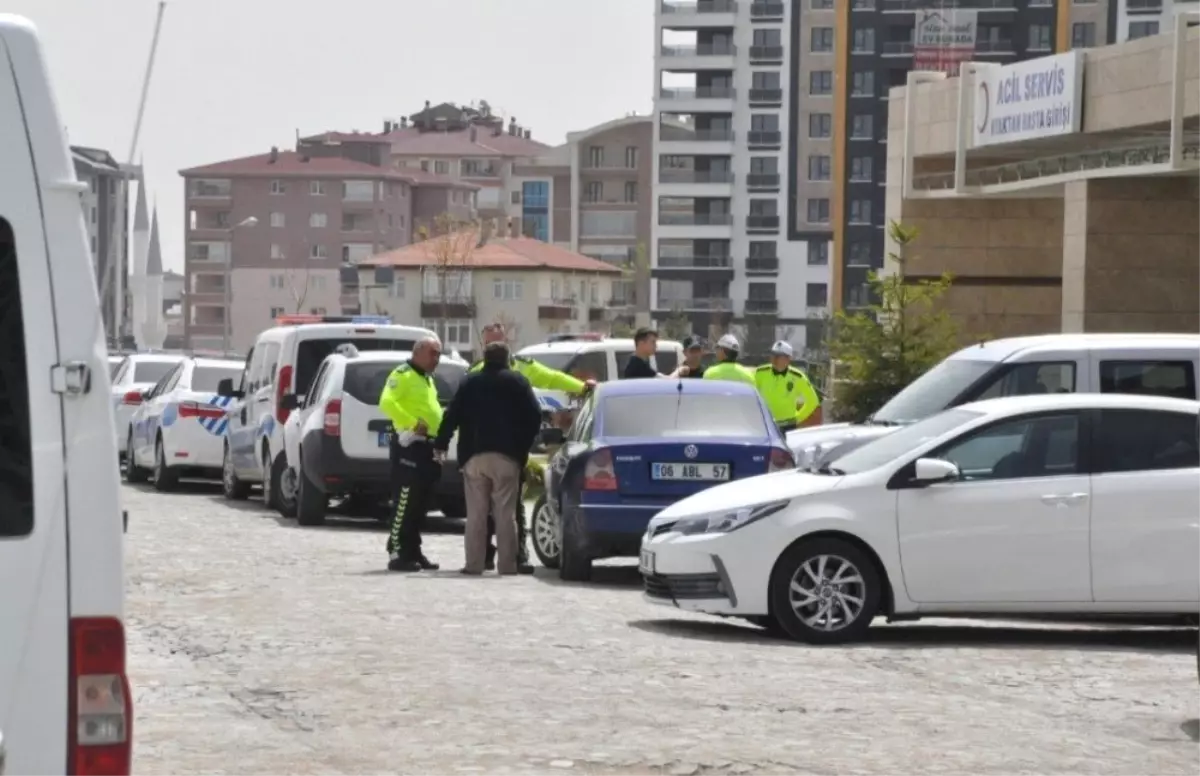 Şehit Polis Memurunun Arkadaşları Hastaneye Akın Etti.