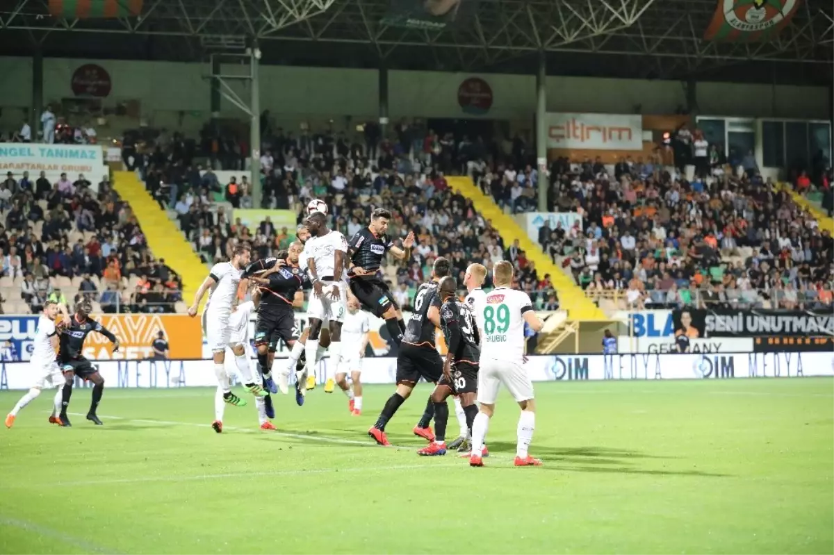 Spor Toto Süper Lig: Aytemiz Alanyaspor: 1 - Atiker Konyaspor: 2 (İlk Yarı)