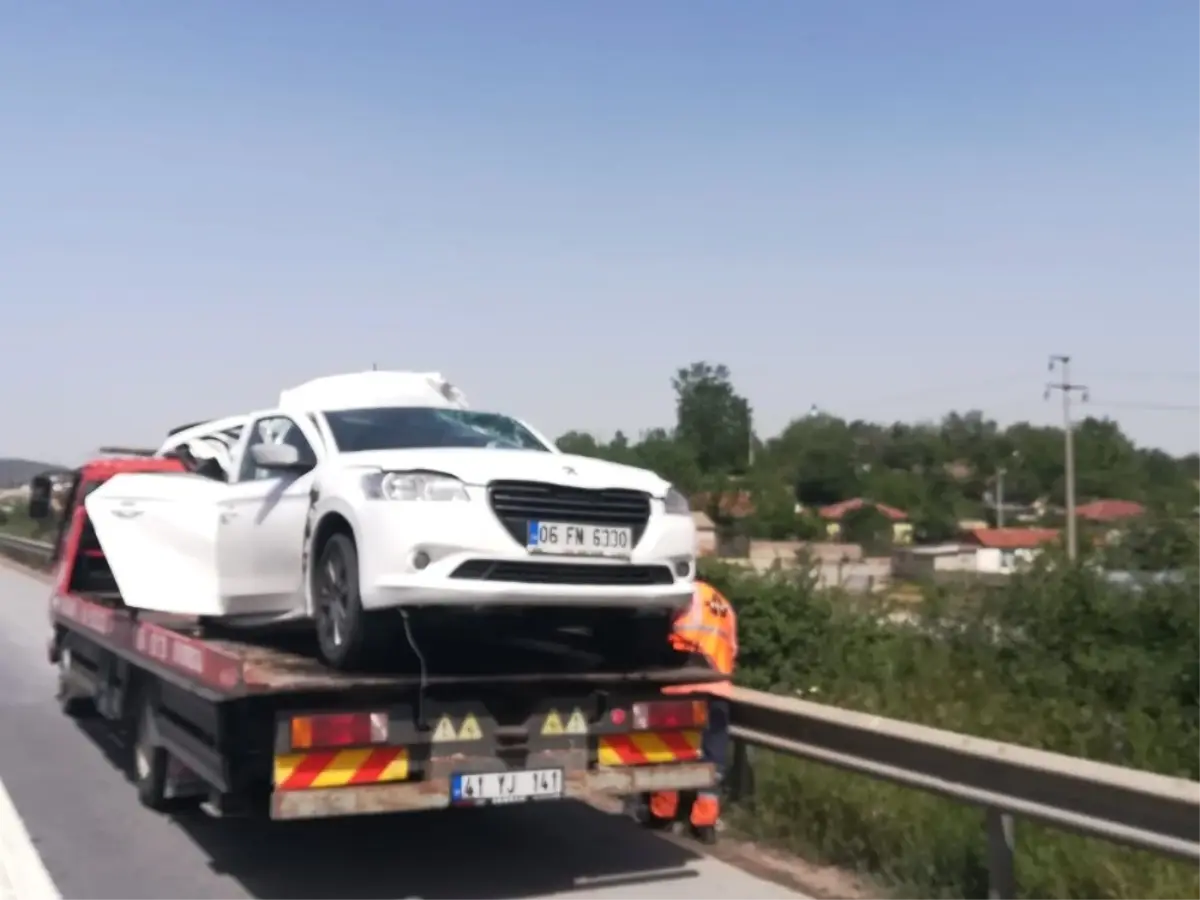 Tırın Arkadan Vurduğu Otomobilin Yarısı Yok Oldu: 2 Ağır Yaralı