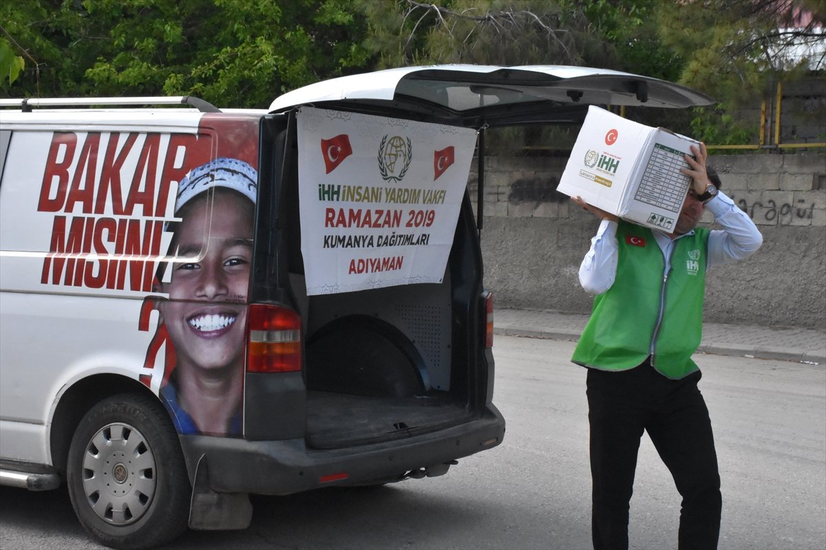 Adıyaman\'da İhtiyaç Sahiplerinin Yüzünü İhh Güldürüyor