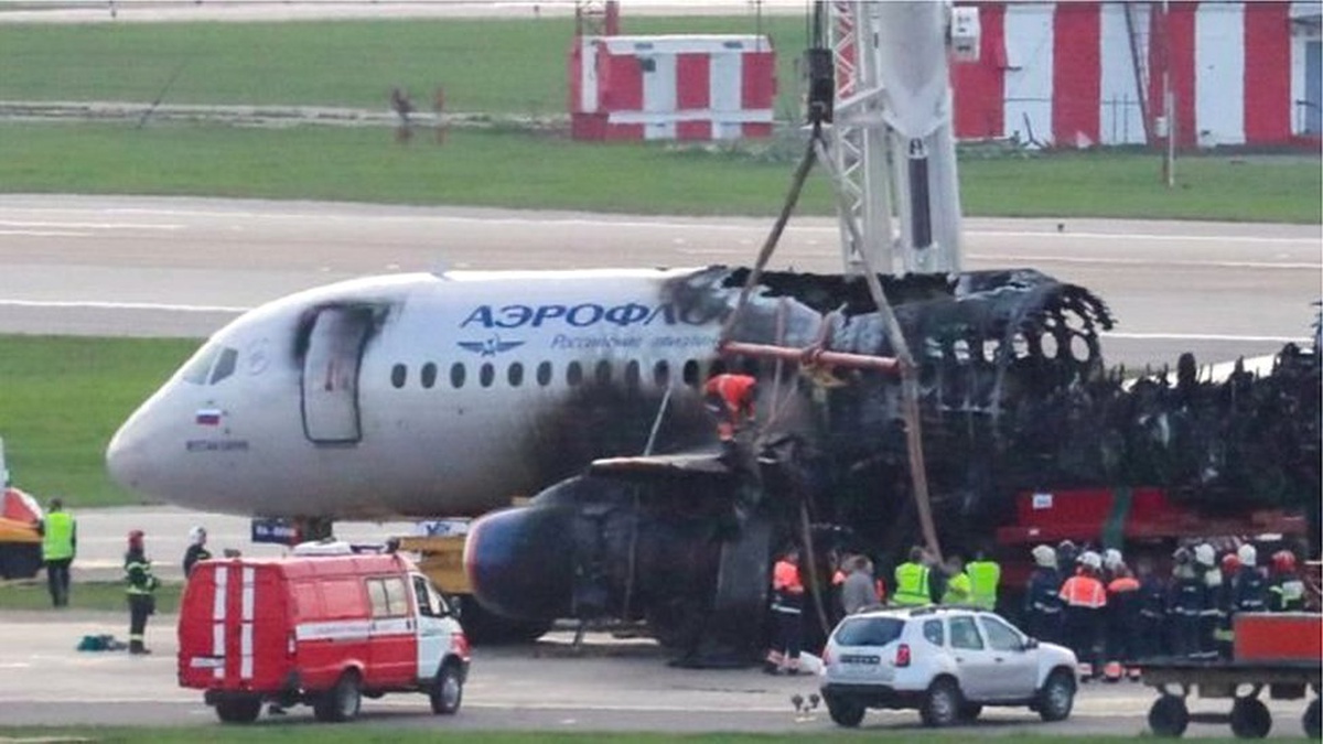 Aeroflot: Rusya\'da 41 Kişinin Hayatını Kaybettiği Uçak Kazasında Pilot Hatası İhtimali Üzerinde...