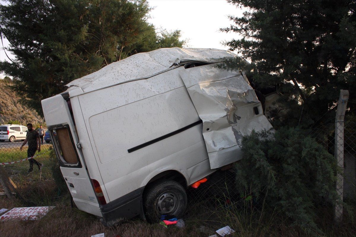 Antalya\'da Trafik Kazası: 1 Ölü, 1 Yaralı