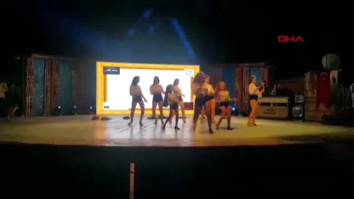 Antalya Sahnede Sürpriz Dansçı