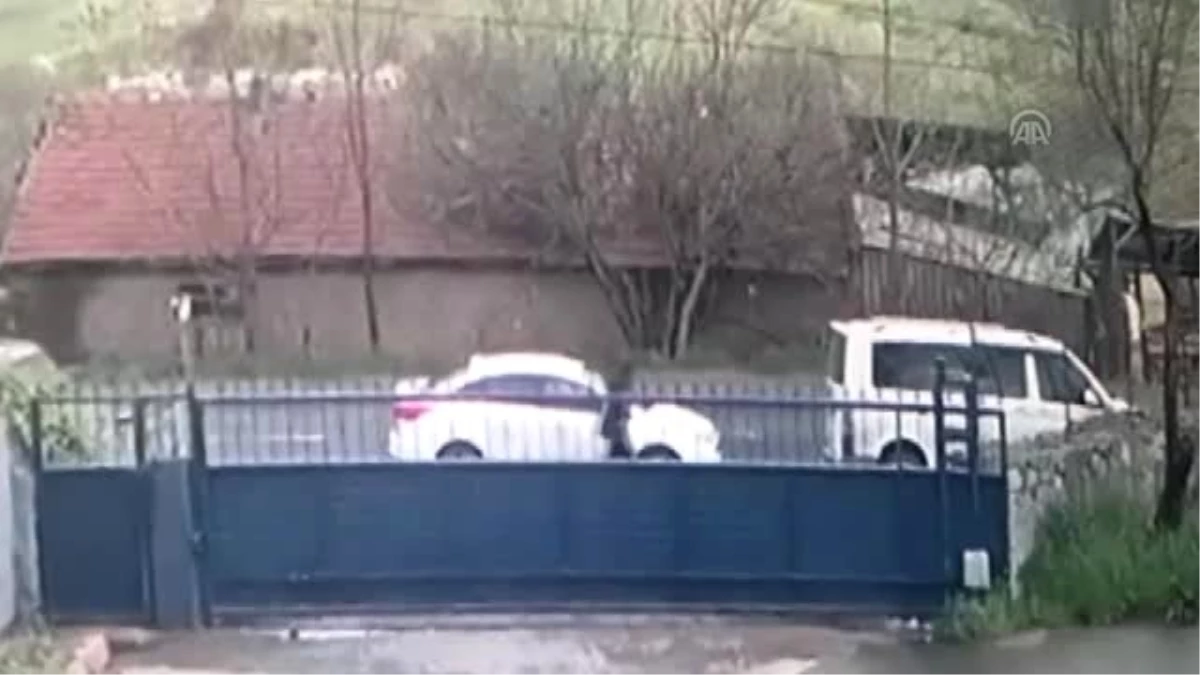 Başakşehir\'de Araçlardan Hırsızlık Yapan Zanlı Tutuklandı