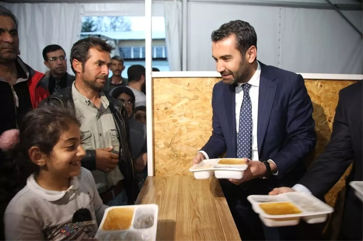 Başkan Şerifoğulları,vatandaşlarla Çadırda İftarını Açtı