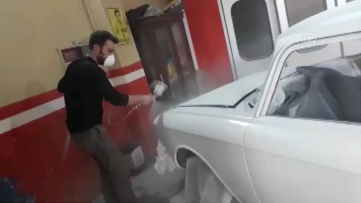 Bir Kavanoz Bal Karşılığında Aldıkları Otomobili Baştan Başa Yenilediler