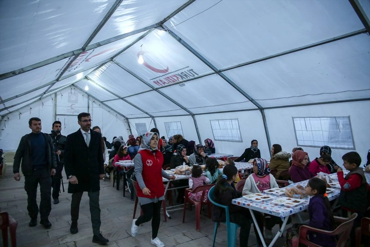 Bitlis Belediyesi Her Gün Bin 500 Kişiye İftar Veriyor